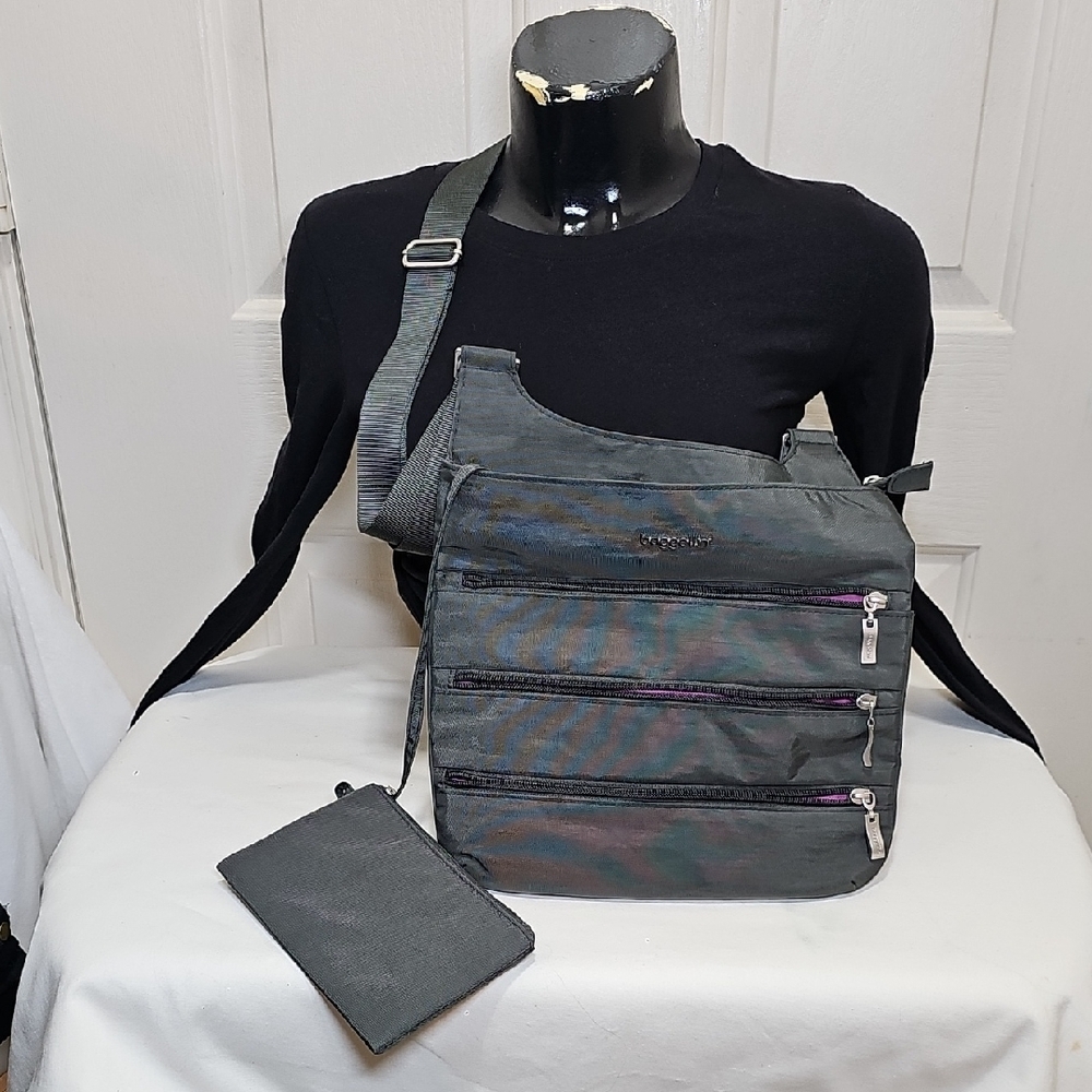 Baggallini big zipper Crossbody bag